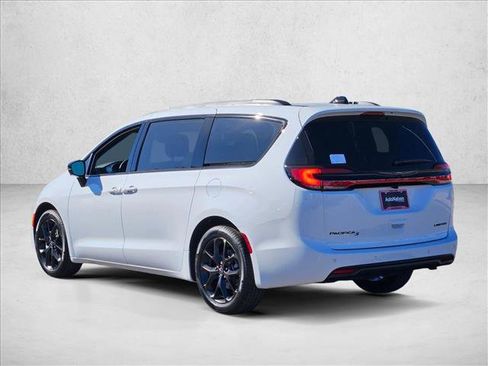 New 2026 Chrysler Pacifica Limited w/ S Appearance Package image 9