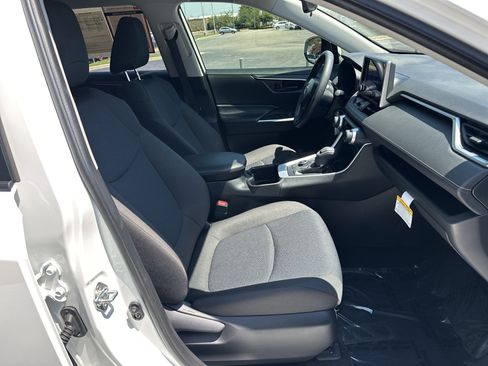 Certified 2025 Toyota RAV4 LE AWD/4WD image 33