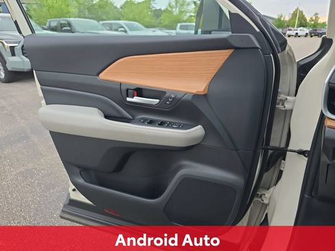 Certified 2024 Toyota Grand Highlander AWD image 30