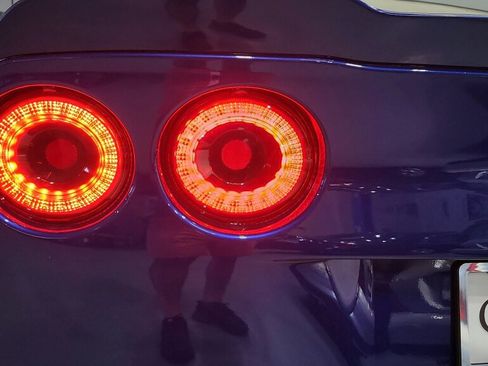 Used 2007 Chevrolet Corvette Coupe w/ Performance Package RWD image 25