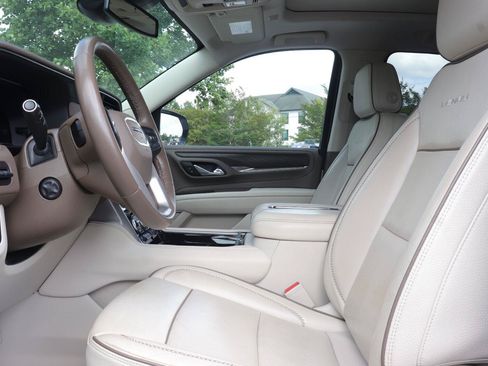 Used 2024 GMC Yukon XL Denali RWD image 11