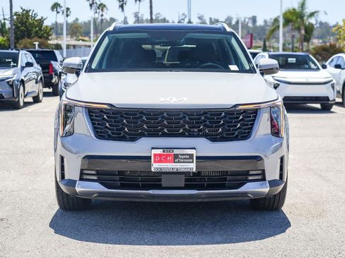 Used 2025 Kia Sorento EX w/ Panoramic Sunroof Package FWD image 4