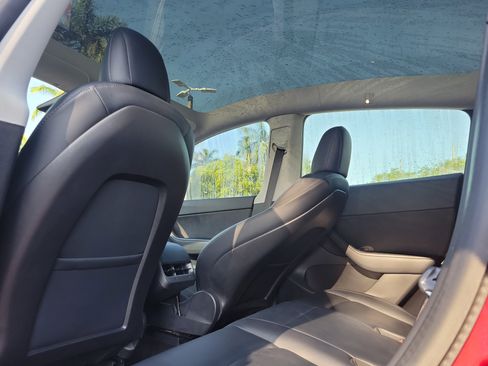 Used 2021 Tesla Model Y 2WD image 12