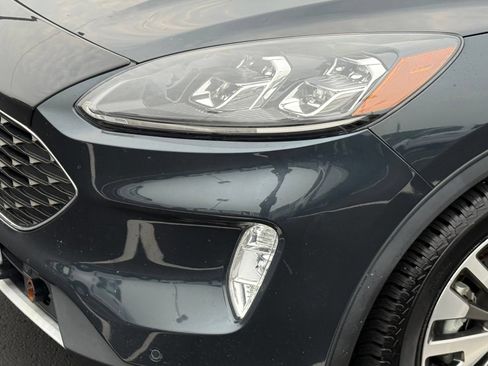 Used 2022 Ford Escape Titanium FWD image 10
