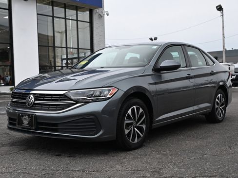 Used 2022 Volkswagen Jetta S image 3