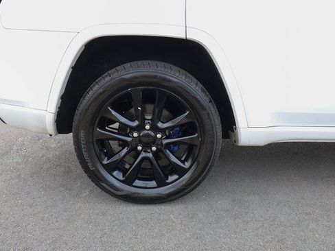 Used 2020 Jeep Grand Cherokee Altitude image 28