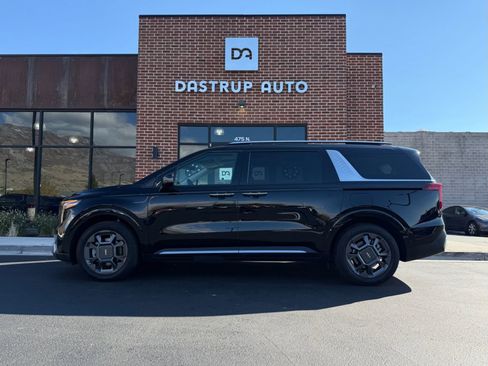 Used 2025 Kia Carnival SX image 3