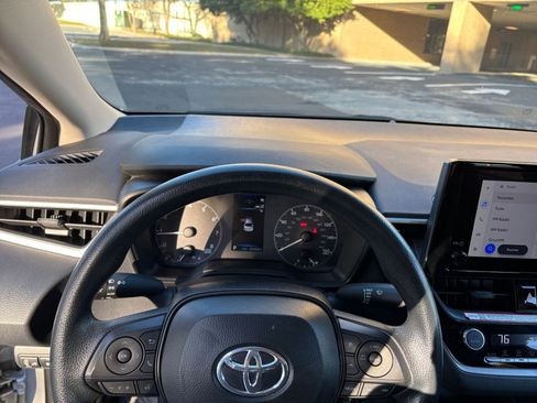 Used 2025 Toyota Corolla LE image 28