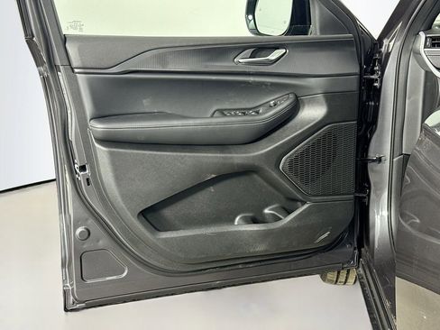 New 2025 Jeep Grand Cherokee L Laredo image 18