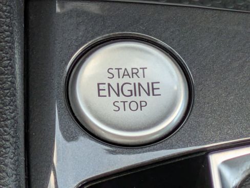 Certified 2023 Volkswagen Tiguan SE image 30