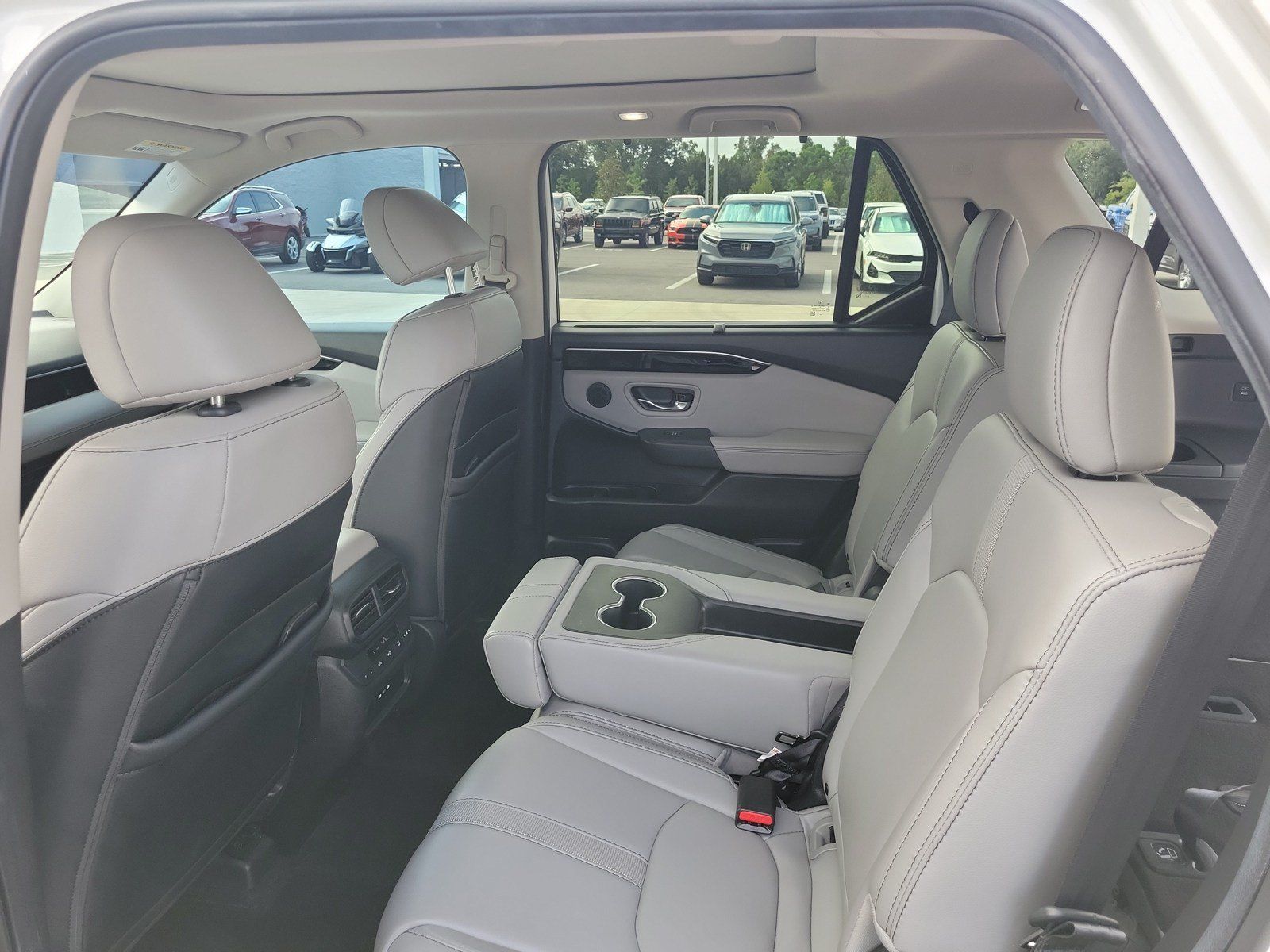 Used 2024 Honda Pilot Touring image 28