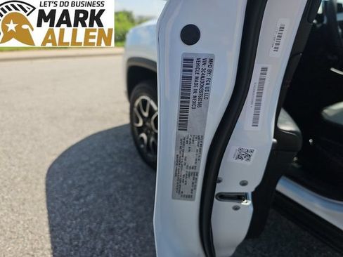 Used 2025 Jeep Compass Trailhawk AWD/4WD image 33