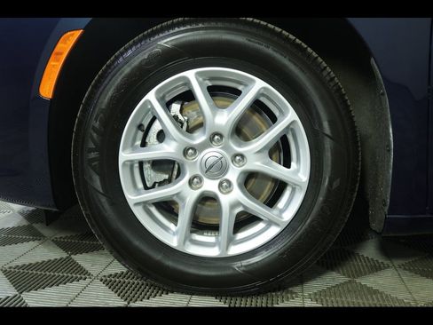 Used 2023 Chrysler Pacifica Touring-L image 14