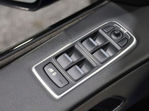 Used 2019 Jaguar F-PACE S image 66