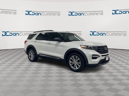 Used 2020 Ford Explorer XLT w/ Equipment Group 202A AWD/4WD image 2