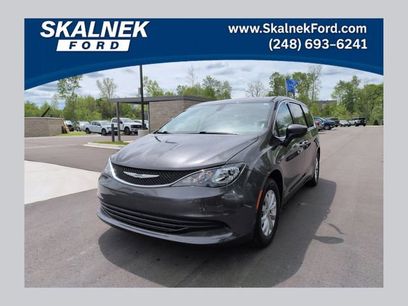 Used 2017 Chrysler Pacifica Touring w/ Tire & Wheel Group