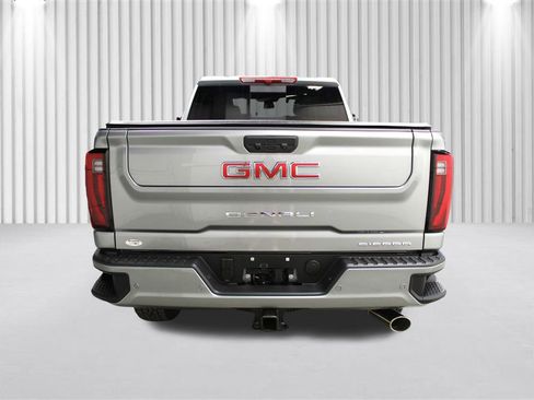 Used 2025 GMC Sierra 2500 Denali image 4