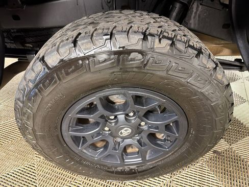 Used 2021 Toyota Tacoma SR5 RWD image 17