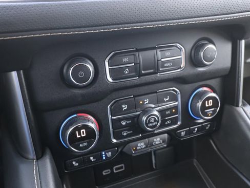 Used 2024 Chevrolet Suburban Premier AWD/4WD image 24