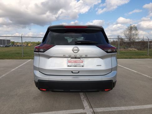 Used 2025 Nissan Rogue SV image 6