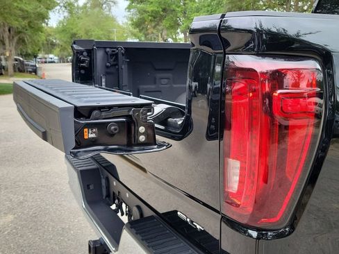 Used 2022 GMC Sierra 1500 SLT w/ SLT Convenience Package AWD/4WD image 11
