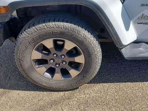 Used 2018 Jeep Wrangler Unlimited Sahara w/ Dual Top Group image 3