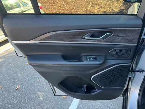 Used 2022 Jeep Grand Cherokee Limited 4xe image 40