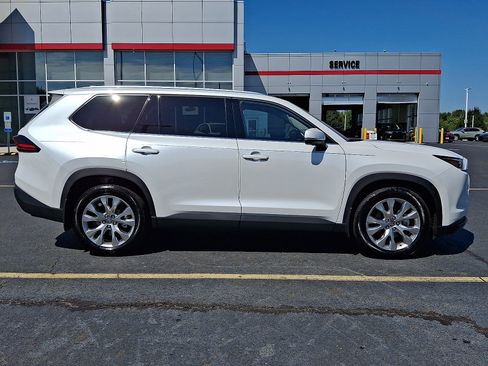 Used 2026 Toyota Grand Highlander AWD image 7