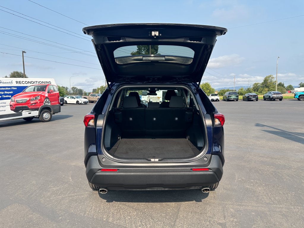 Used 2025 Toyota RAV4 XLE AWD/4WD image 11