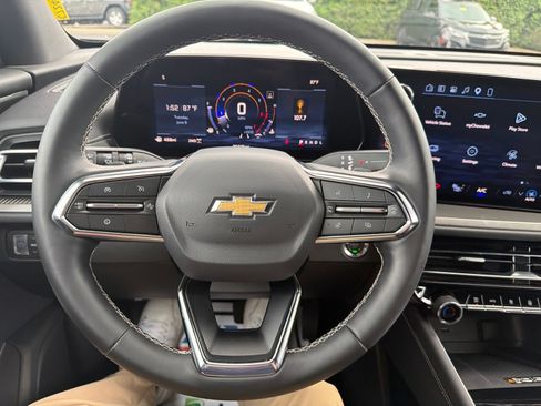 Used 2026 Chevrolet Traverse LT AWD/4WD image 13