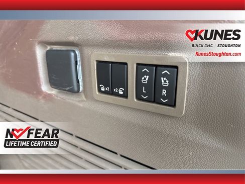 Used 2021 GMC Yukon Denali w/ Denali Premium Package image 47