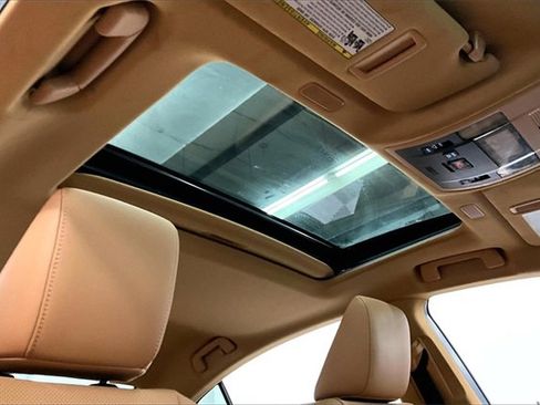 Used 2025 Lexus ES 300h w/ Premium Package image 17