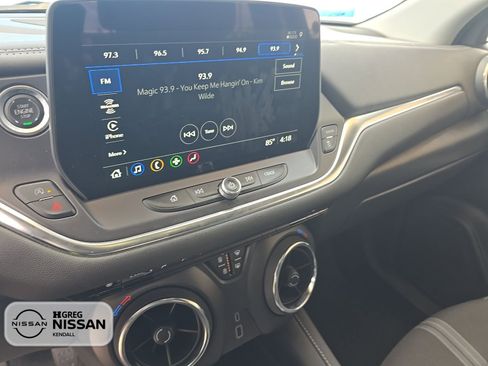 Used 2025 Chevrolet Blazer LT FWD image 9