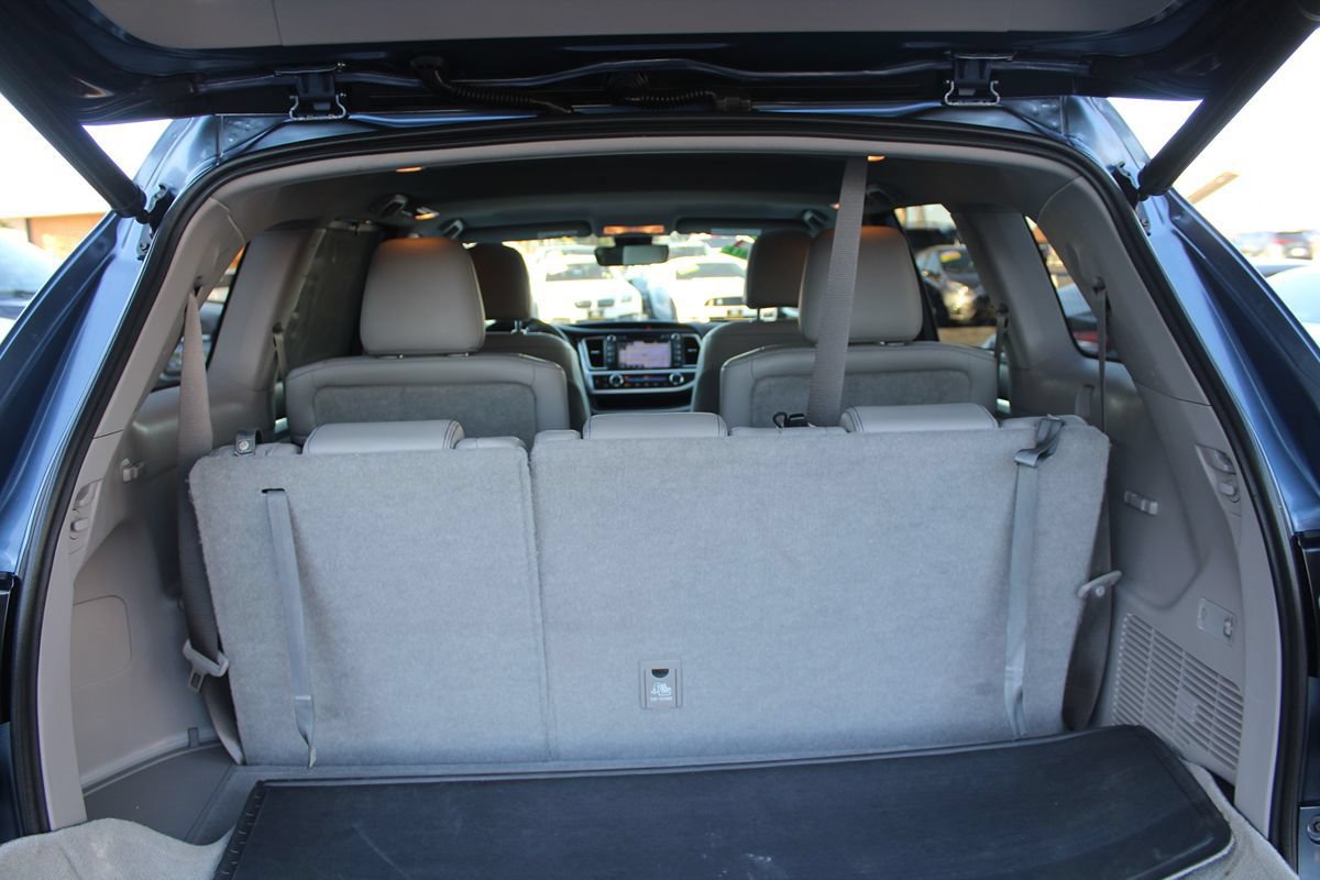 Used 2018 Toyota Highlander XLE w/ Carpet Mat Package (TMS) FWD image 34