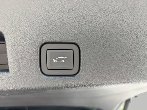 Used 2025 Chevrolet Traverse LT w/ Enhanced Driving Package FWD image 8