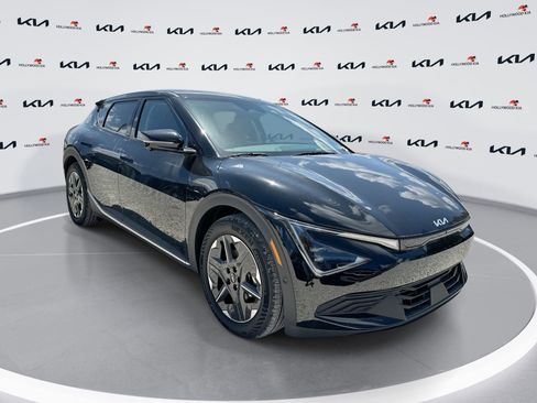 New 2025 Kia EV6 Light w/ Light LR Technology Package image 1