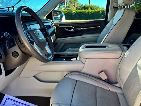 Used 2021 GMC Yukon XL Denali w/ Denali Premium Package image 15