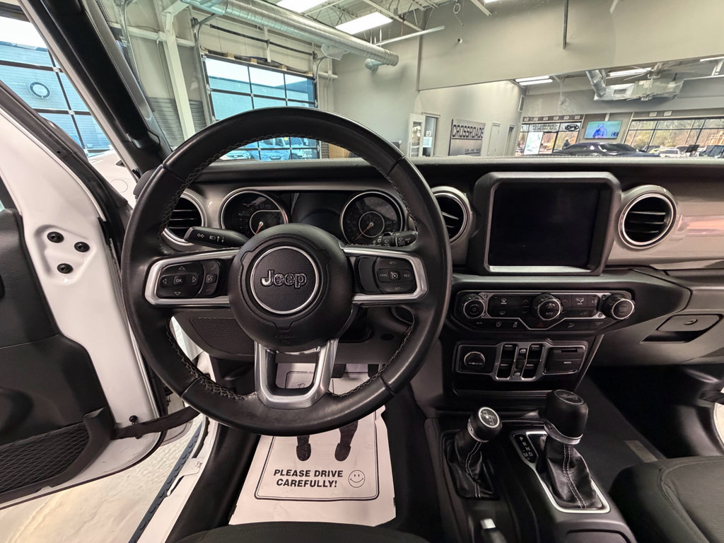 Used 2018 Jeep Wrangler Unlimited Sahara w/ Uconnect 4C Nav & Sound Group AWD/4WD image 8