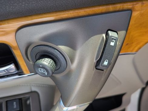 Used 2013 Lincoln MKX FWD w/ Wood Pkg image 18