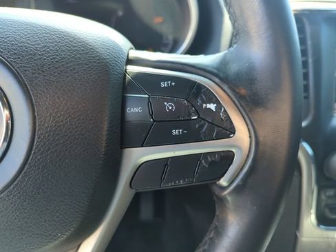 Used 2020 Jeep Grand Cherokee Laredo RWD image 22