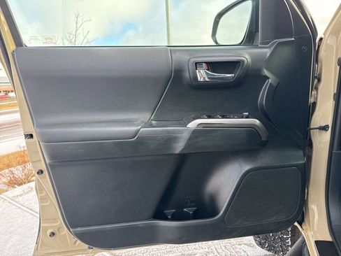 Used 2017 Toyota Tacoma TRD Sport w/ Tow Package image 13