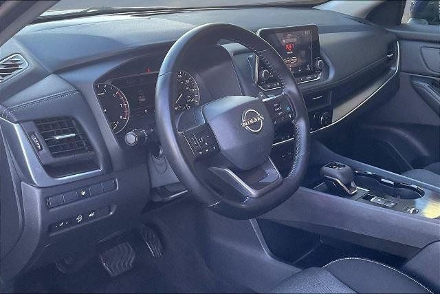 Used 2025 Nissan Rogue SV FWD image 17