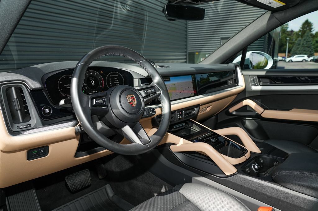 Certified 2024 Porsche Cayenne Coupe AWD/4WD image 4