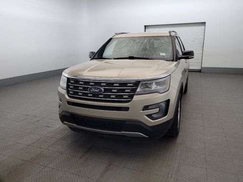 Used 2017 Ford Explorer XLT w/ Equipment Group 202A AWD/4WD image 15