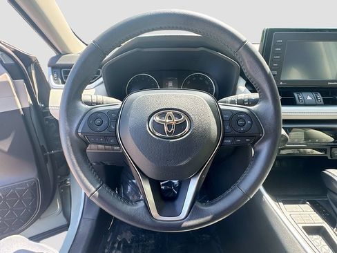 Used 2022 Toyota RAV4 XLE Premium FWD image 7