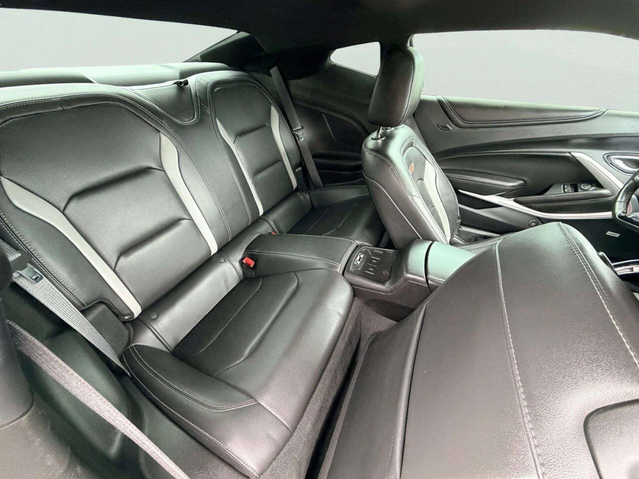 Used 2018 Chevrolet Camaro SS RWD image 21