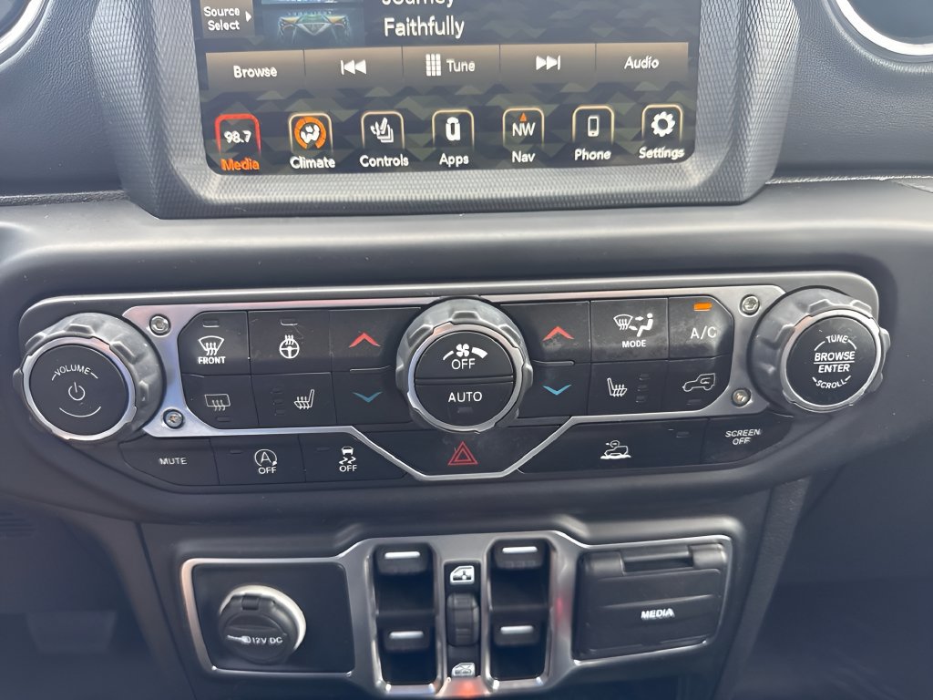 Used 2022 Jeep Wrangler Unlimited Sahara w/ Cold Weather Group AWD/4WD image 15