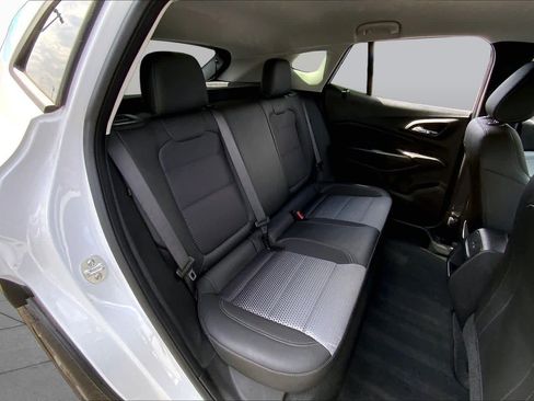 Used 2024 Chevrolet Trax LT w/ LT Convenience Package FWD image 20