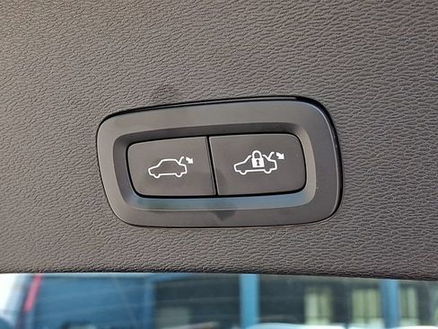 Used 2023 Volvo C40 Recharge Core AWD/4WD image 33