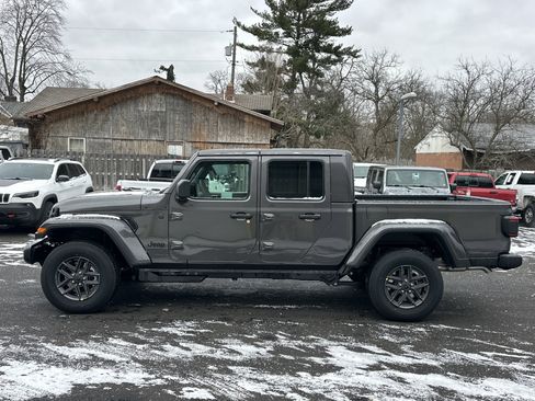 New 2026 Jeep Gladiator Sport image 25